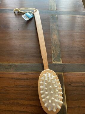 Long-Handle Wooden Bath Massage Brush with White Silicone Nodes
